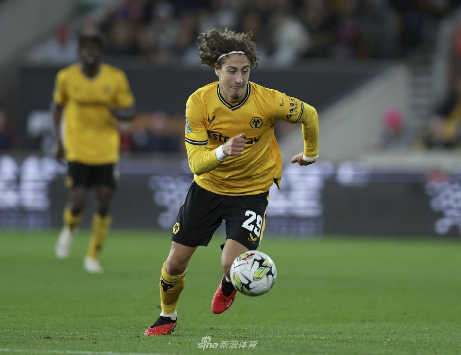 受到瞩目 受到瞩目