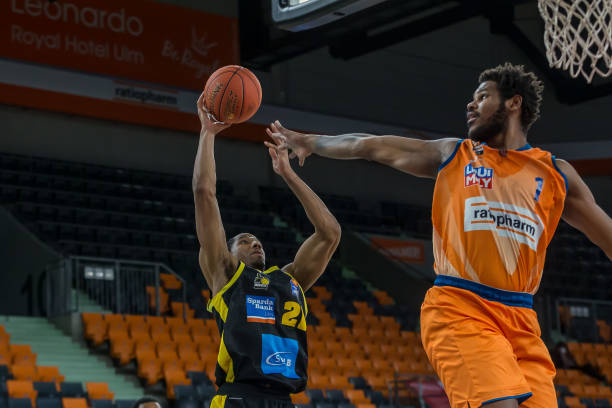 须在攻防之 须在攻防之